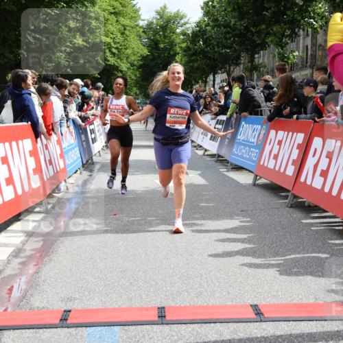14.06.2026 - REWE Women's Run Strokosch-Dieckow http://msf.ph/oto/9774005 14.06.2026 10:53:58 Ziel 5164, 5975 meine-sportfotos.de