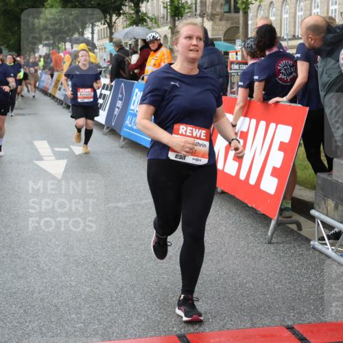 14.06.2026 - REWE Women's Run Strokosch-Dieckow http://msf.ph/oto/9774123 14.06.2026 11:08:23 Ziel 5016, 5018, 5019, 5201, 5206, 5253, 5478, 5597, 5807 meine-sportfotos.de