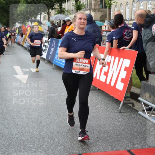 14.06.2026 - REWE Women's Run Strokosch-Dieckow http://msf.ph/oto/9774135 14.06.2026 11:08:23 Ziel 5016, 5018, 5019, 5201, 5206, 5253, 5478, 5597, 5807 meine-sportfotos.de