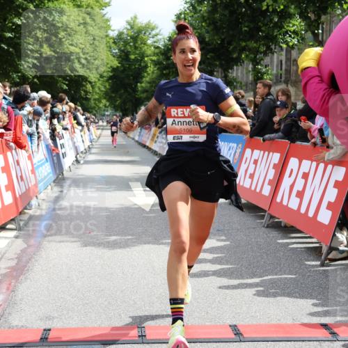 14.06.2026 - REWE Women's Run Strokosch-Dieckow http://msf.ph/oto/9774140 14.06.2026 10:53:39 Ziel 5026, 5109 meine-sportfotos.de