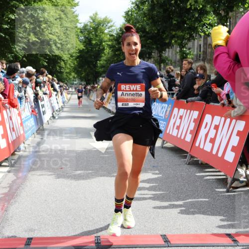 14.06.2026 - REWE Women's Run Strokosch-Dieckow http://msf.ph/oto/9774152 14.06.2026 10:53:39 Ziel 5026, 5109 meine-sportfotos.de