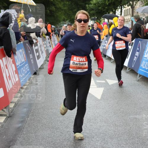 14.06.2026 - REWE Women's Run Strokosch-Dieckow http://msf.ph/oto/9774159 14.06.2026 11:08:21 Ziel 5016, 5018, 5019, 5201, 5206, 5478, 5807 meine-sportfotos.de