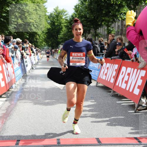 14.06.2026 - REWE Women's Run Strokosch-Dieckow http://msf.ph/oto/9774164 14.06.2026 10:53:38 Ziel 5026, 5109 meine-sportfotos.de