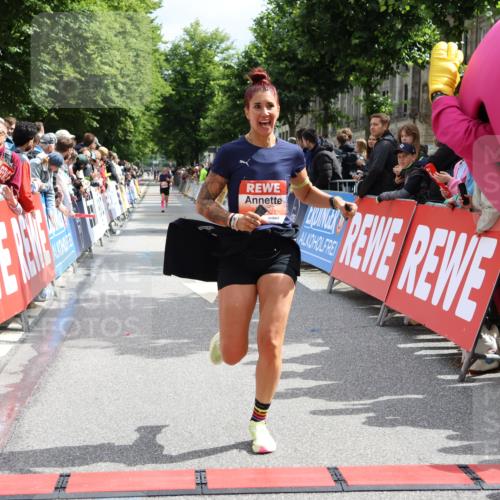 14.06.2026 - REWE Women's Run Strokosch-Dieckow http://msf.ph/oto/9774179 14.06.2026 10:53:38 Ziel 5026, 5109 meine-sportfotos.de