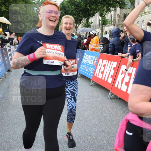 14.06.2026 - REWE Women's Run Strokosch-Dieckow http://msf.ph/oto/9774193 14.06.2026 11:08:19 Ziel 5016, 5018, 5019, 5201, 5206, 5478, 5807 meine-sportfotos.de