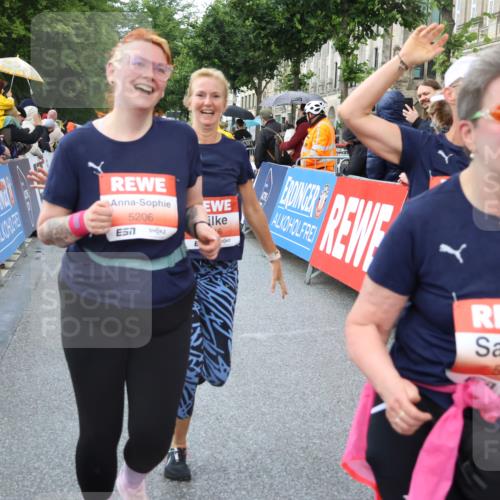 14.06.2026 - REWE Women's Run Strokosch-Dieckow http://msf.ph/oto/9774214 14.06.2026 11:08:18 Ziel 5016, 5018, 5019, 5201, 5206, 5478 meine-sportfotos.de