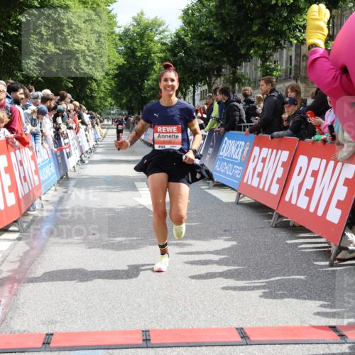 14.06.2026 - REWE Women's Run Strokosch-Dieckow http://msf.ph/oto/9774241 14.06.2026 10:53:38 Ziel 5026, 5109 meine-sportfotos.de