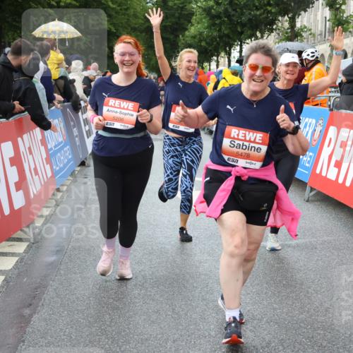 14.06.2026 - REWE Women's Run Strokosch-Dieckow http://msf.ph/oto/9774252 14.06.2026 11:08:17 Ziel 5016, 5018, 5019, 5201, 5206, 5478 meine-sportfotos.de
