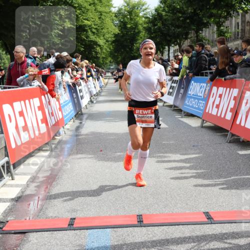 14.06.2026 - REWE Women's Run Strokosch-Dieckow http://msf.ph/oto/9774257 14.06.2026 10:53:32 Ziel 5026, 5978 meine-sportfotos.de