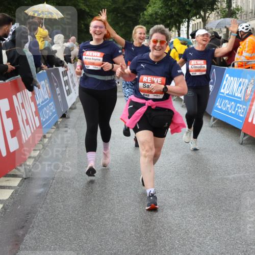 14.06.2026 - REWE Women's Run Strokosch-Dieckow http://msf.ph/oto/9774277 14.06.2026 11:08:17 Ziel 5016, 5018, 5019, 5201, 5206, 5478 meine-sportfotos.de