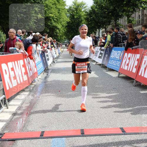 14.06.2026 - REWE Women's Run Strokosch-Dieckow http://msf.ph/oto/9774285 14.06.2026 10:53:32 Ziel 5026, 5978 meine-sportfotos.de