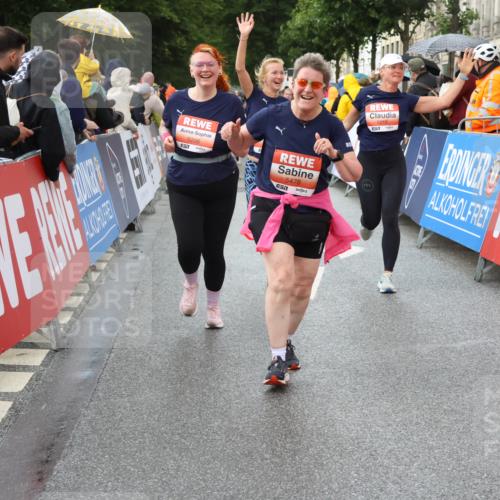 14.06.2026 - REWE Women's Run Strokosch-Dieckow http://msf.ph/oto/9774303 14.06.2026 11:08:17 Ziel 5016, 5018, 5019, 5201, 5206, 5478 meine-sportfotos.de