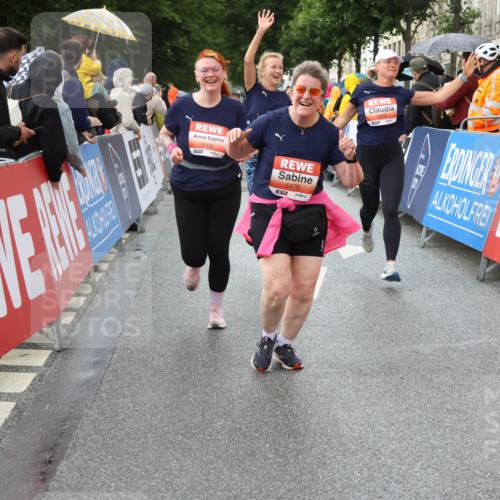 14.06.2026 - REWE Women's Run Strokosch-Dieckow http://msf.ph/oto/9774317 14.06.2026 11:08:17 Ziel 5016, 5018, 5019, 5201, 5206, 5478 meine-sportfotos.de