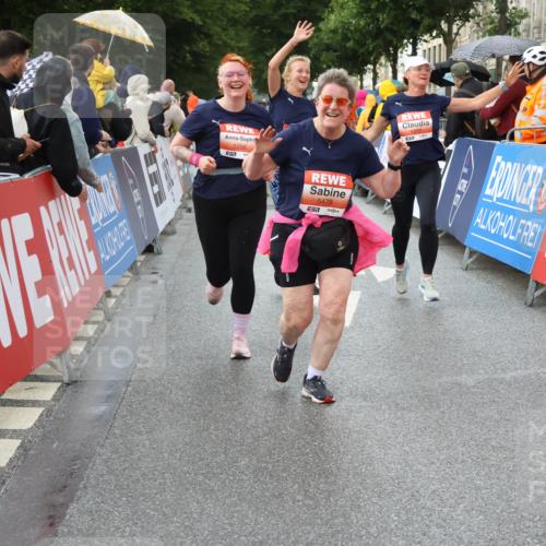 14.06.2026 - REWE Women's Run Strokosch-Dieckow http://msf.ph/oto/9774330 14.06.2026 11:08:16 Ziel 5016, 5018, 5019, 5128, 5129, 5131, 5206, 5478 meine-sportfotos.de
