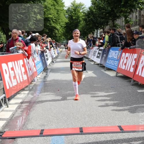 14.06.2026 - REWE Women's Run Strokosch-Dieckow http://msf.ph/oto/9774342 14.06.2026 10:53:32 Ziel 5026, 5978 meine-sportfotos.de