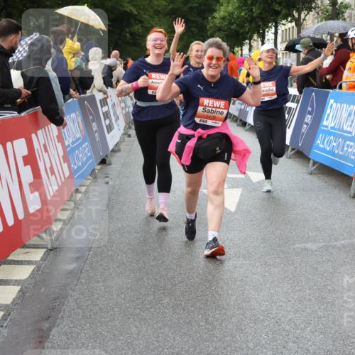 14.06.2026 - REWE Women's Run Strokosch-Dieckow http://msf.ph/oto/9774354 14.06.2026 11:08:16 Ziel 5016, 5018, 5019, 5128, 5129, 5131, 5206, 5478 meine-sportfotos.de