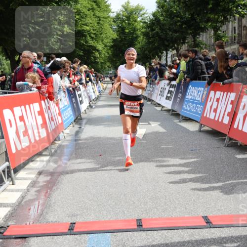 14.06.2026 - REWE Women's Run Strokosch-Dieckow http://msf.ph/oto/9774356 14.06.2026 10:53:32 Ziel 5026, 5978 meine-sportfotos.de