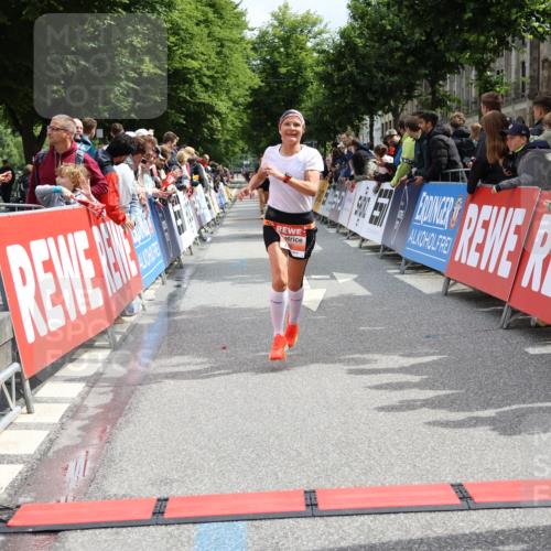 14.06.2026 - REWE Women's Run Strokosch-Dieckow http://msf.ph/oto/9774370 14.06.2026 10:53:32 Ziel 5026, 5978 meine-sportfotos.de