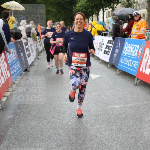 14.06.2026 - REWE Women's Run Strokosch-Dieckow http://msf.ph/oto/9774379 14.06.2026 11:08:14 Ziel 5016, 5018, 5019, 5128, 5129, 5131, 5206, 5313, 5397, 5478, 5664 meine-sportfotos.de