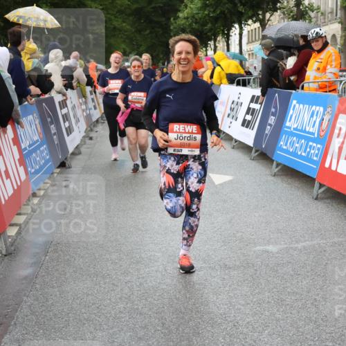 14.06.2026 - REWE Women's Run Strokosch-Dieckow http://msf.ph/oto/9774391 14.06.2026 11:08:14 Ziel 5016, 5018, 5019, 5128, 5129, 5131, 5206, 5313, 5397, 5478, 5664 meine-sportfotos.de