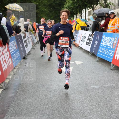 14.06.2026 - REWE Women's Run Strokosch-Dieckow http://msf.ph/oto/9774416 14.06.2026 11:08:14 Ziel 5016, 5018, 5019, 5128, 5129, 5131, 5206, 5313, 5397, 5478, 5664 meine-sportfotos.de