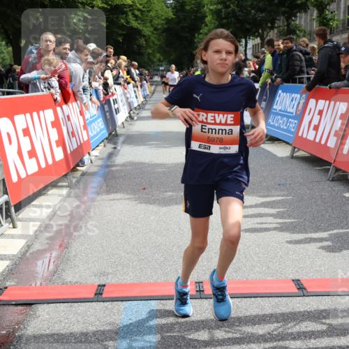 14.06.2026 - REWE Women's Run Strokosch-Dieckow http://msf.ph/oto/9774421 14.06.2026 10:53:27 Ziel 5493, 5694, 5978 meine-sportfotos.de
