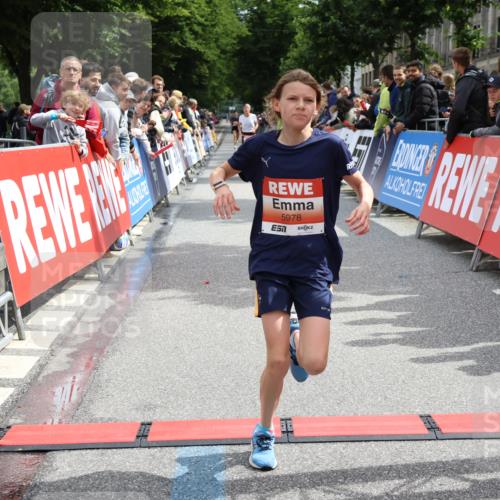 14.06.2026 - REWE Women's Run Strokosch-Dieckow http://msf.ph/oto/9774436 14.06.2026 10:53:27 Ziel 5493, 5694, 5978 meine-sportfotos.de