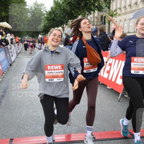 14.06.2026 - REWE Women's Run Strokosch-Dieckow http://msf.ph/oto/9774448 14.06.2026 11:08:08 Ziel 5065, 5128, 5129, 5131, 5313, 5397, 5423, 5664 meine-sportfotos.de