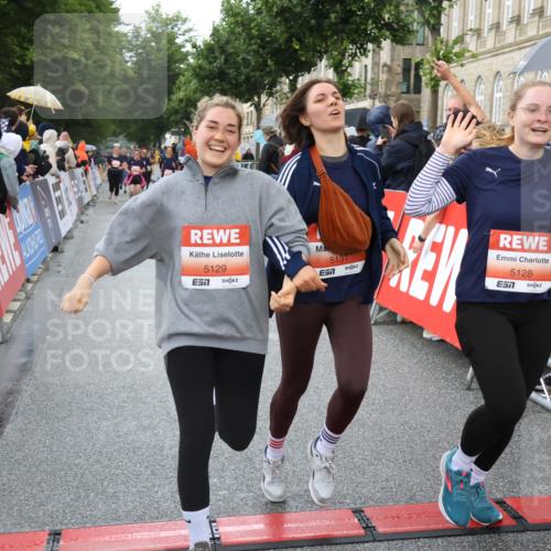 14.06.2026 - REWE Women's Run Strokosch-Dieckow http://msf.ph/oto/9774461 14.06.2026 11:08:08 Ziel 5065, 5128, 5129, 5131, 5313, 5397, 5423, 5664 meine-sportfotos.de