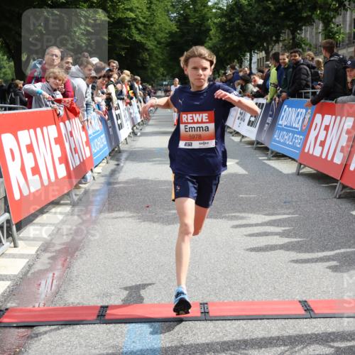14.06.2026 - REWE Women's Run Strokosch-Dieckow http://msf.ph/oto/9774470 14.06.2026 10:53:27 Ziel 5493, 5694, 5978 meine-sportfotos.de