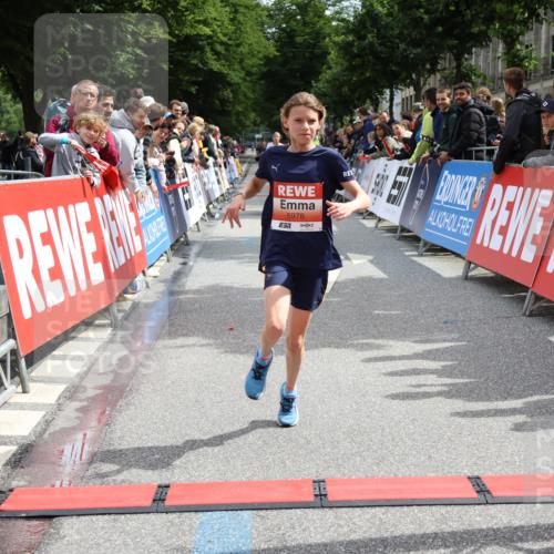 14.06.2026 - REWE Women's Run Strokosch-Dieckow http://msf.ph/oto/9774501 14.06.2026 10:53:27 Ziel 5493, 5694, 5978 meine-sportfotos.de