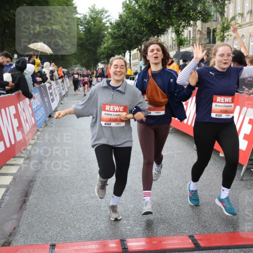 14.06.2026 - REWE Women's Run Strokosch-Dieckow http://msf.ph/oto/9774512 14.06.2026 11:08:08 Ziel 5065, 5128, 5129, 5131, 5313, 5397, 5423, 5664 meine-sportfotos.de