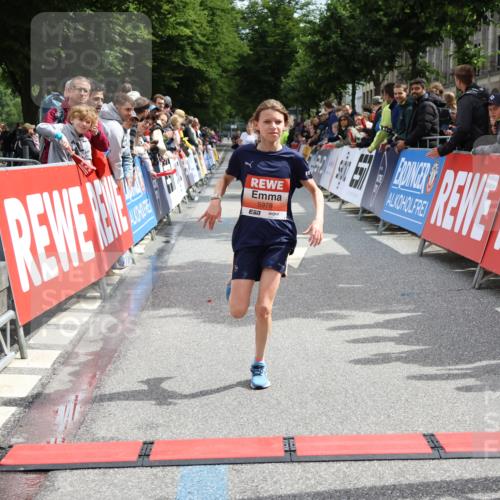 14.06.2026 - REWE Women's Run Strokosch-Dieckow http://msf.ph/oto/9774515 14.06.2026 10:53:27 Ziel 5493, 5694, 5978 meine-sportfotos.de
