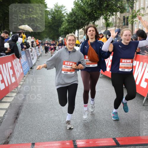 14.06.2026 - REWE Women's Run Strokosch-Dieckow http://msf.ph/oto/9774526 14.06.2026 11:08:08 Ziel 5065, 5128, 5129, 5131, 5313, 5397, 5423, 5664 meine-sportfotos.de