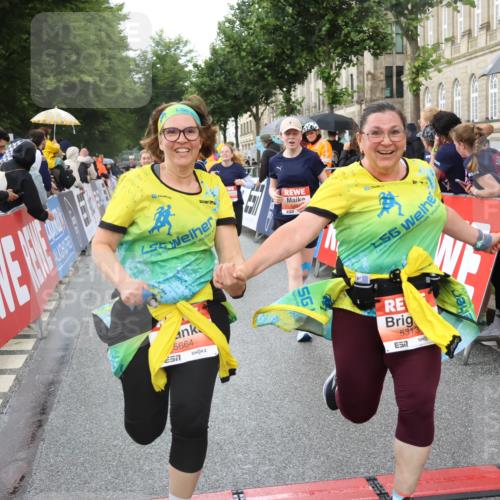 14.06.2026 - REWE Women's Run Strokosch-Dieckow http://msf.ph/oto/9774536 14.06.2026 11:08:06 Ziel 5065, 5128, 5129, 5131, 5313, 5327, 5397, 5423, 5664, 5752 meine-sportfotos.de