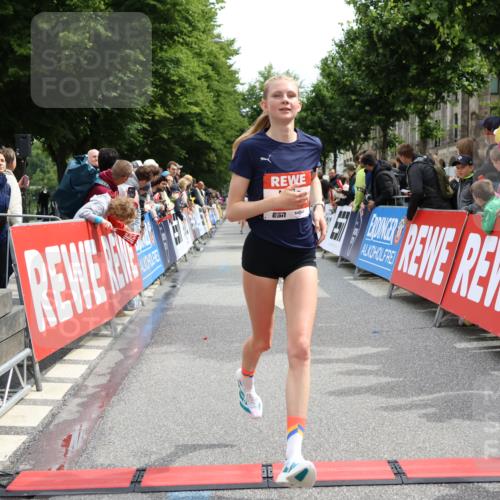 14.06.2026 - REWE Women's Run Strokosch-Dieckow http://msf.ph/oto/9774555 14.06.2026 10:53:22 Ziel 5493, 5694, 5815, 5990 meine-sportfotos.de