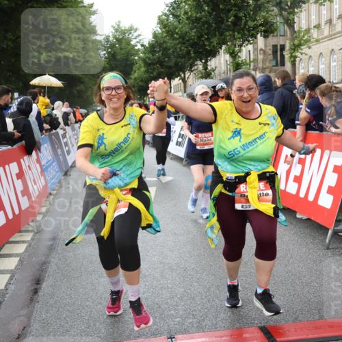 14.06.2026 - REWE Women's Run Strokosch-Dieckow http://msf.ph/oto/9774576 14.06.2026 11:08:06 Ziel 5065, 5128, 5129, 5131, 5313, 5327, 5397, 5423, 5664, 5752 meine-sportfotos.de
