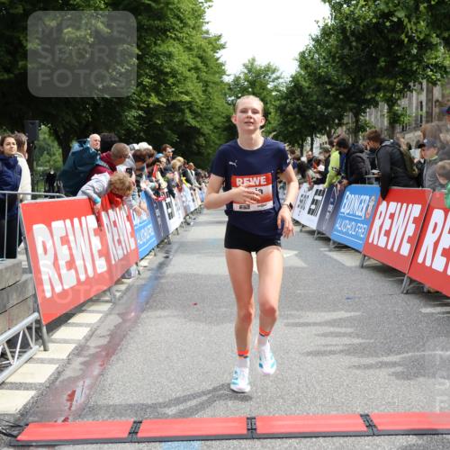 14.06.2026 - REWE Women's Run Strokosch-Dieckow http://msf.ph/oto/9774585 14.06.2026 10:53:22 Ziel 5493, 5694, 5815, 5990 meine-sportfotos.de
