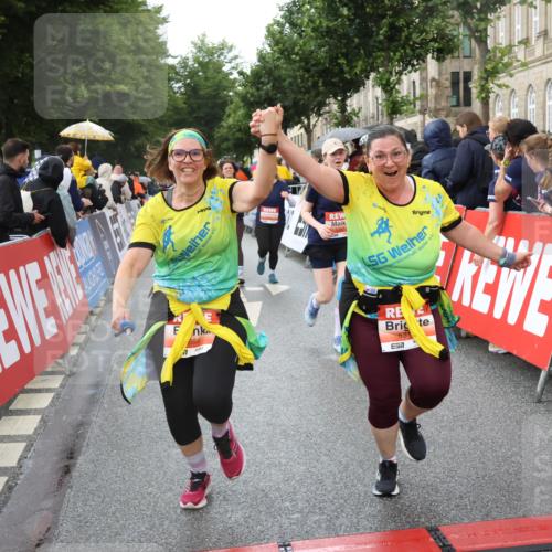 14.06.2026 - REWE Women's Run Strokosch-Dieckow http://msf.ph/oto/9774587 14.06.2026 11:08:06 Ziel 5065, 5128, 5129, 5131, 5313, 5327, 5397, 5423, 5664, 5752 meine-sportfotos.de
