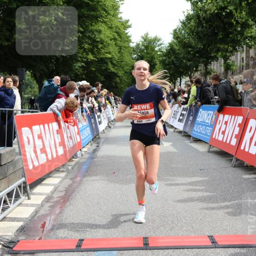 14.06.2026 - REWE Women's Run Strokosch-Dieckow http://msf.ph/oto/9774597 14.06.2026 10:53:22 Ziel 5493, 5694, 5815, 5990 meine-sportfotos.de