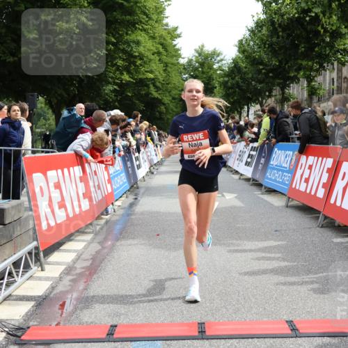 14.06.2026 - REWE Women's Run Strokosch-Dieckow http://msf.ph/oto/9774608 14.06.2026 10:53:22 Ziel 5493, 5694, 5815, 5990 meine-sportfotos.de