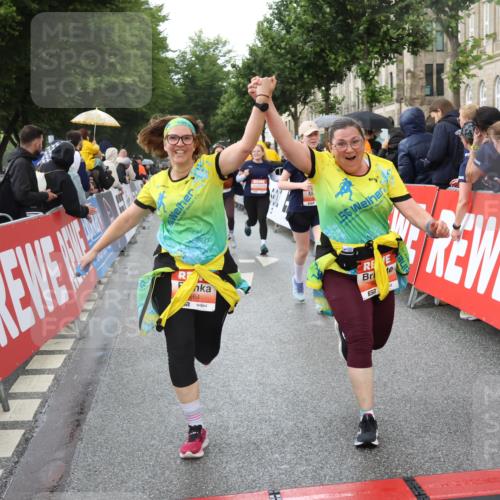 14.06.2026 - REWE Women's Run Strokosch-Dieckow http://msf.ph/oto/9774609 14.06.2026 11:08:05 Ziel 5065, 5128, 5129, 5131, 5313, 5327, 5397, 5423, 5664, 5752 meine-sportfotos.de