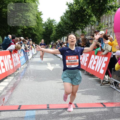 14.06.2026 - REWE Women's Run Strokosch-Dieckow http://msf.ph/oto/9774633 14.06.2026 10:53:20 Ziel 5493, 5694, 5815, 5990 meine-sportfotos.de