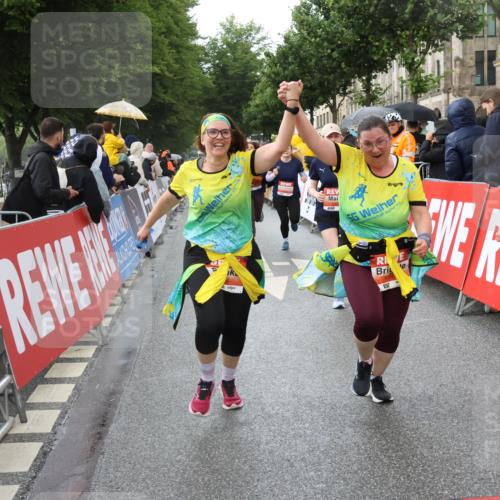 14.06.2026 - REWE Women's Run Strokosch-Dieckow http://msf.ph/oto/9774645 14.06.2026 11:08:05 Ziel 5065, 5128, 5129, 5131, 5313, 5327, 5397, 5423, 5664, 5752 meine-sportfotos.de