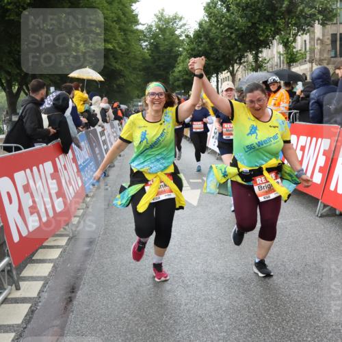 14.06.2026 - REWE Women's Run Strokosch-Dieckow http://msf.ph/oto/9774658 14.06.2026 11:08:05 Ziel 5065, 5128, 5129, 5131, 5313, 5327, 5397, 5423, 5664, 5752 meine-sportfotos.de