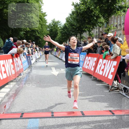 14.06.2026 - REWE Women's Run Strokosch-Dieckow http://msf.ph/oto/9774670 14.06.2026 10:53:19 Ziel 5306, 5493, 5694, 5815, 5990 meine-sportfotos.de