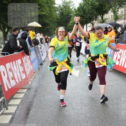 14.06.2026 - REWE Women's Run Strokosch-Dieckow http://msf.ph/oto/9774680 14.06.2026 11:08:05 Ziel 5065, 5128, 5129, 5131, 5313, 5327, 5397, 5423, 5664, 5752 meine-sportfotos.de