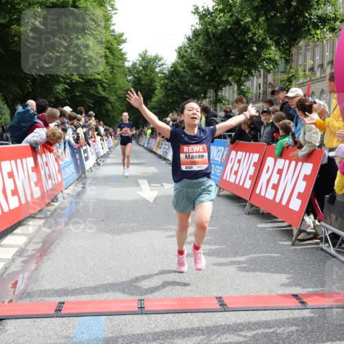 14.06.2026 - REWE Women's Run Strokosch-Dieckow http://msf.ph/oto/9774682 14.06.2026 10:53:19 Ziel 5306, 5493, 5694, 5815, 5990 meine-sportfotos.de