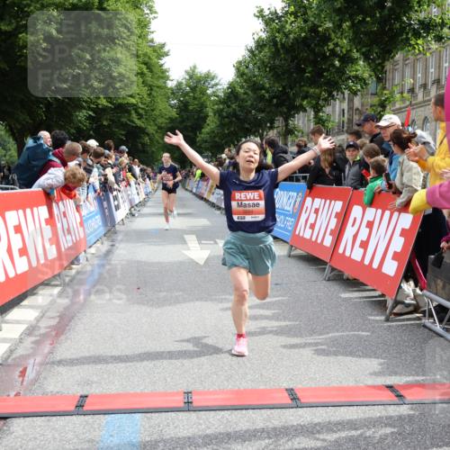14.06.2026 - REWE Women's Run Strokosch-Dieckow http://msf.ph/oto/9774710 14.06.2026 10:53:19 Ziel 5306, 5493, 5694, 5815, 5990 meine-sportfotos.de