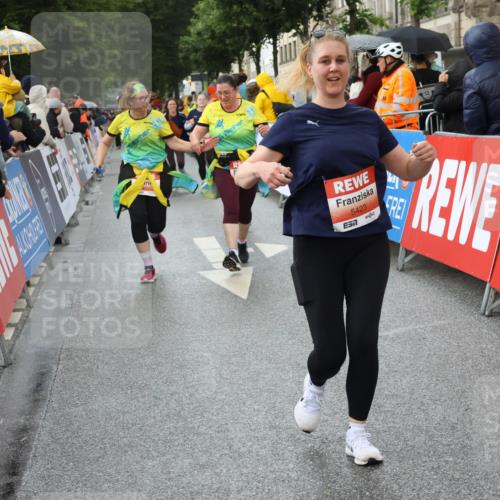 14.06.2026 - REWE Women's Run Strokosch-Dieckow http://msf.ph/oto/9774713 14.06.2026 11:08:03 Ziel 5065, 5313, 5327, 5397, 5423, 5664, 5752 meine-sportfotos.de